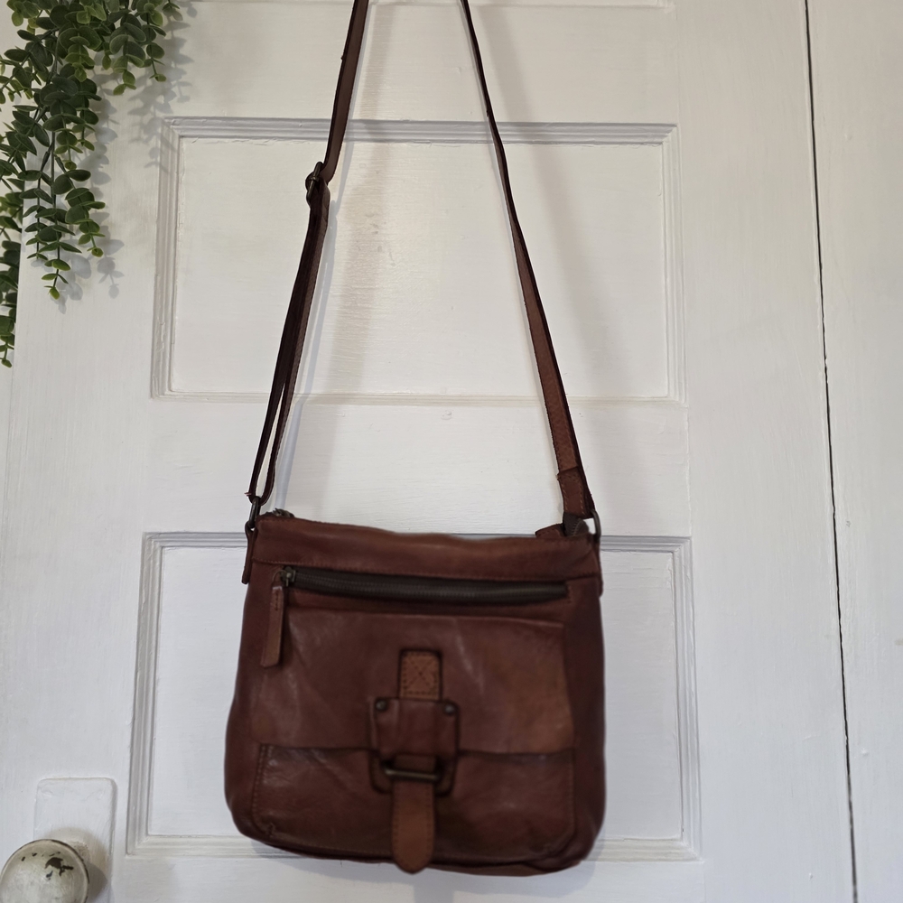 Elegant Brown Leather Shoulder Bag